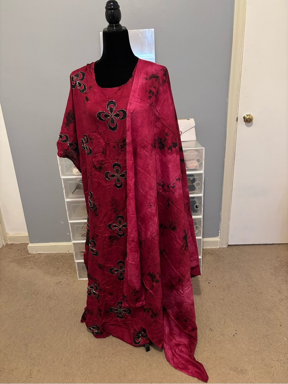 Embroidered design 2 pc Floral Kaftan moo moo  with Matching Shawl